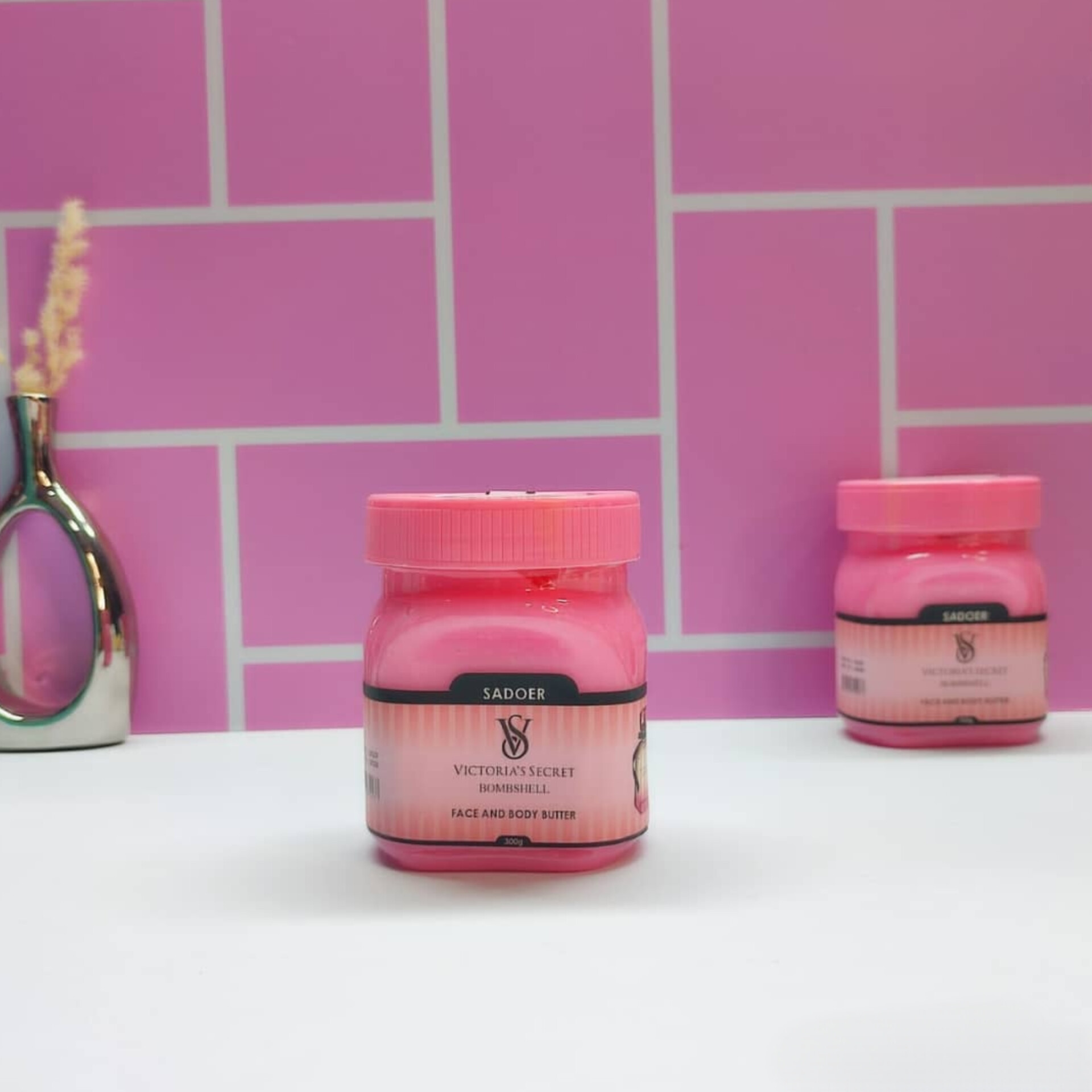 کره بدن ویکتوریا سکرت بامب‌ شل سادور – مرطوب‌ کننده بدن با رایحه ماندگار ۳۰۰ گرمی
